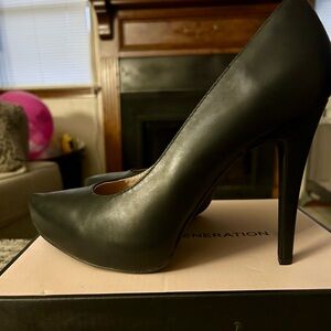 BCBGeneration Penni Pump